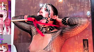 Close up amateur beauty uses her toy to masturbates