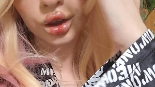 Sweet Teen Elza Kom