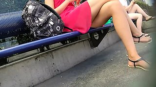 Street voyeur captures an elegant babe with sexy slim legs