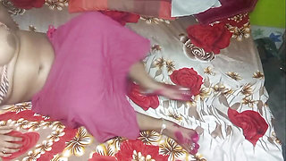 Very hot and sexy figure of Indian housewife.