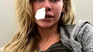 Busty solo babe masturbates in close up pussy toying action