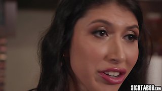 Big butt Penelope Woods served horny dinner