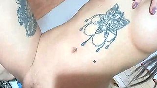 Amateur brunette double toying on webcam