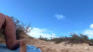 Secretely Pissing and Pussy Masturbation Girl on Public Beach