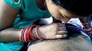 Desi Bhabhi Blowjob with Hindi Audio - Big Ass Indian Aunty Fucking Boyfriend