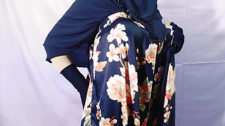 Muslim Hijabi Beautiful Housewife Fucking with Neighbor - With Clear Hindi Audio