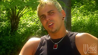 Glamour MILF outdoor sex emotional scene