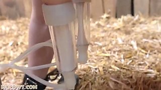 Hu Cows In Kiki - Fucking Machine