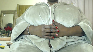 Black Mature Woman Booty Flashing and Boobs Tease