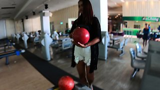 Bowling and blowjob from Thai MILF GF