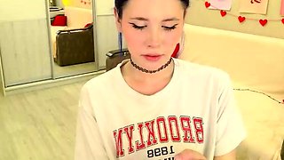 Cute amateur webcam teen girl toying pussy on webcam
