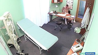Fake doctor seduced and nailed a long-legged brunette in the ward