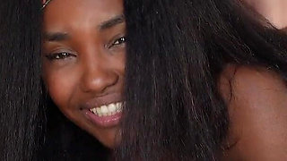 Busty Black Beauty Shel Cierra Looks Too Good in Beach Day Bikini