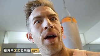 Danny Drills la paisita oficial's Wet Pussy at the sport right behind his wife's back - brazzers
