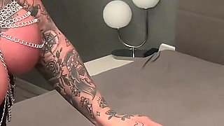 Tattoo MILFs Lesbo Hardcore Fuck with Strapon!