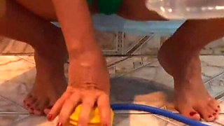 She Exhibited off Her Beautiful Body and Feet, Inflating the Condom by Stepping on the Foot Pump
