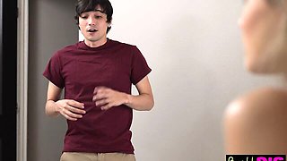 Threesome porn with charming Kyler Quinn and Scarlet Skies from Bratty Sis