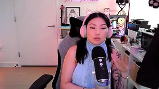 Brunette Couch Webcam Solo Fun Masturbating