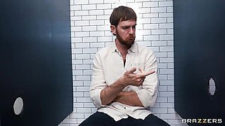 Alluring model with round bottom Melody Marks nailed by doctor