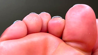 Wrinkly Toes up-close