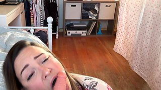 Cumshot amateur MILF suck and jerks dude in the bedroom