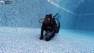 Distracted Underwater: Toys Locked in During Dive