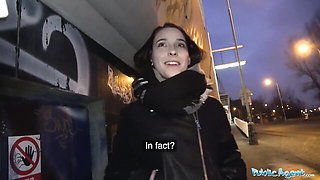 Martin Gun and Lola Hunter's czech porn by Public Agent