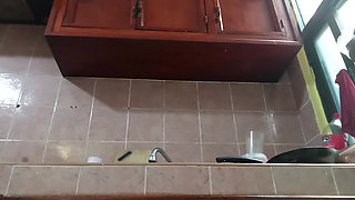She sends me video while she walks in the kitchen in cachetero 2