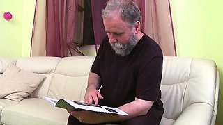 Old stud pounds teen doll while bf watching