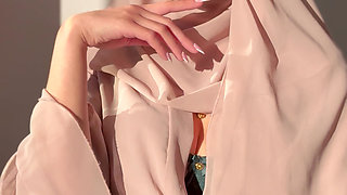 Hijabi Aliyah Gives You Cum Eating Instructions