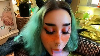 Cute amateur webcam teen girl toying pussy on webcam