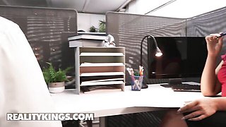 Fetching Scott and Holly's big ass porn