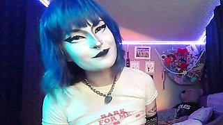 Sexy Alt-Goth with Bubble Booty Rides Dildo
