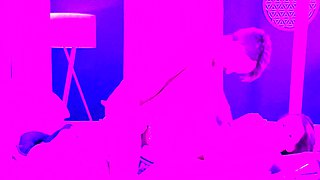 Emo Amateur Teen stript vor der Cam