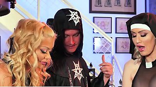 naughty america Katie Monroe and Riley Steele get fucked