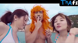 Fiona Wang Backside, Mounds Gig in Utopians