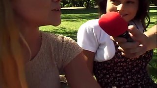 Hemmungslose Sehnsucht Eskaliert Mit Jungen College-girls With Tina Thomas And Julie Meadows