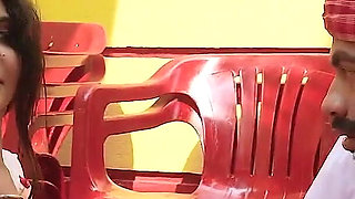 Desi Indian Doodhwala Fucks Desi Indian Horny Bhabhiji Outdoor When Her Husband Not at Home ( Hindi Audio )