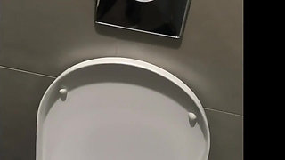Slut Teen Piss in Kfc Toilet