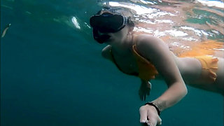 Snorkel Slut: Tight Bikini, Dive Mask & Underwater Fin Tease