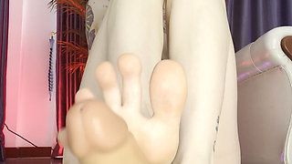 Teen Rubbing Dildo with Feet & Getting Fake Cum on Them