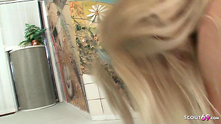 I fuck my new girlfriend for the first time and give her a cumshot