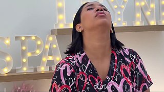 Colombian masseuse gives a massage with happy ending