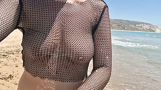 flashing tits and pussy on the beach