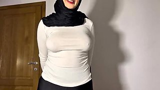 Busty hijab maid takes extra cash for naughty cleaning session
