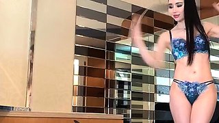 Asian masseuse fetish babe sucks client ending in cumshot