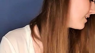 Amateur Teen with Huge Dildo Masturbating on Webcam