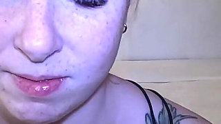 Valentines Day Massacre 1: First Time Cheating Housewife Deepthroats New Cock After Hearing Husband's Butt Dial