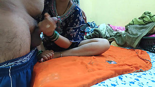 Bhabhi ko mc mai hi condom laga kar choda