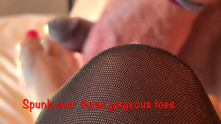 Mrs Mature Feet Allowing Her Nylon Friend to Spunk 519